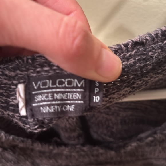 Volcom woman's black and tan sweater - Picture 5 of 10